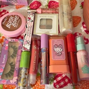 SurpriseMe makeup bundle